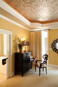 detail of master bedroom with crown molding around the ceiling and recessed lights