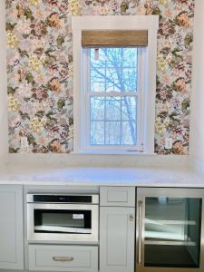 ktichen with small floral wallpaper accent