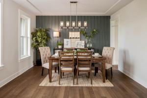 dining room with decorative wall trim